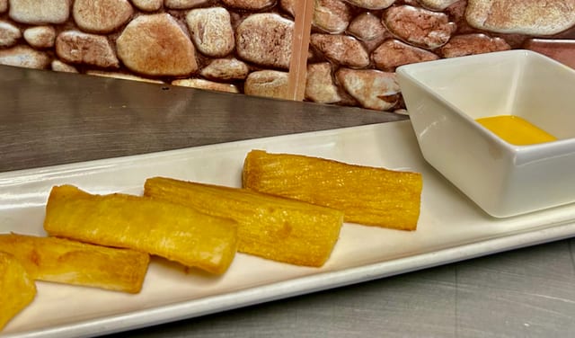 Yuca a La Huancaina.